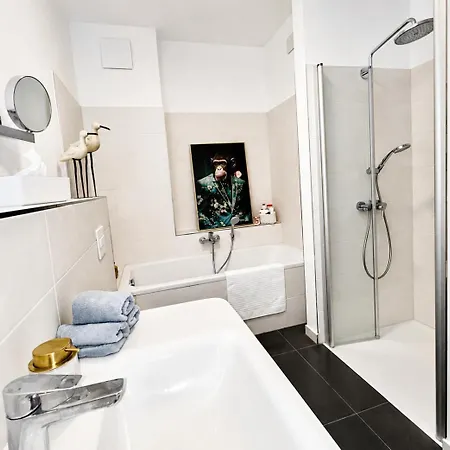 Apartament Trifft Moderne! *