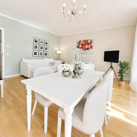 Apartament Trifft Moderne! *